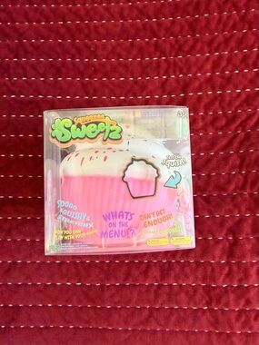 Squeezy SweeTZ Pink Cupcake Squishy Toy by SweeTZ